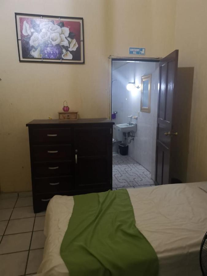 Hostal Guadalajara Zewnętrze zdjęcie