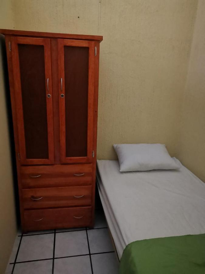 Hostal Guadalajara Zewnętrze zdjęcie