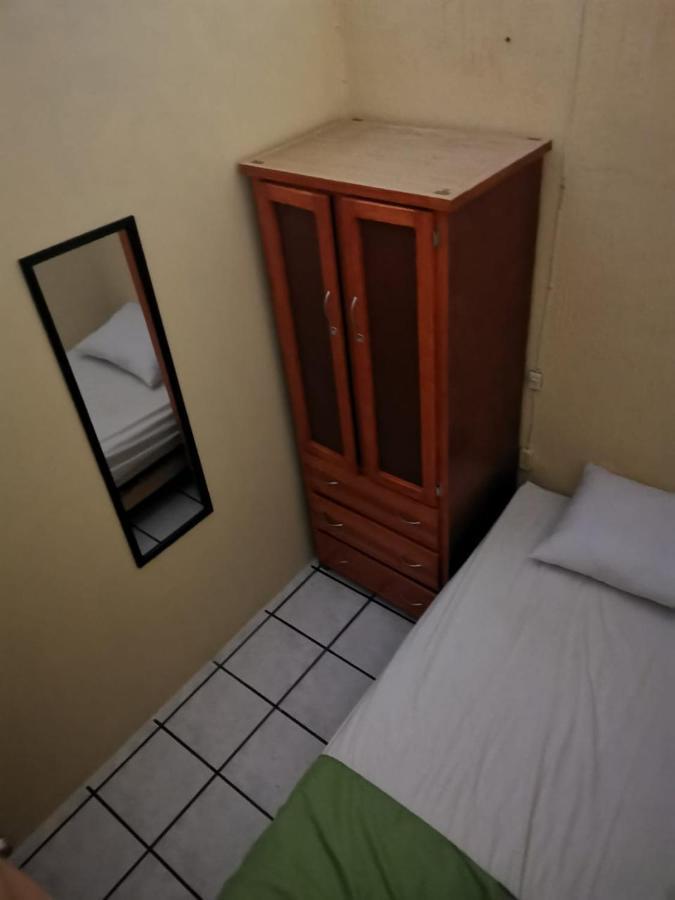 Hostal Guadalajara Zewnętrze zdjęcie