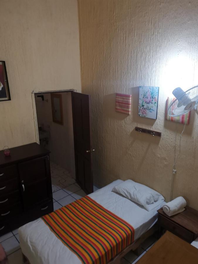 Hostal Guadalajara Zewnętrze zdjęcie
