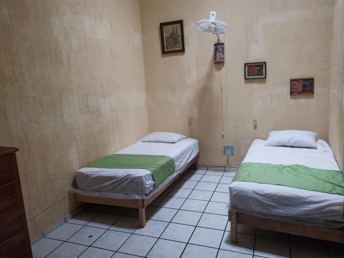 Hostal Guadalajara Zewnętrze zdjęcie
