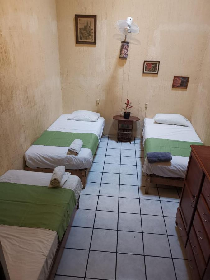 Hostal Guadalajara Zewnętrze zdjęcie